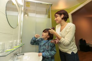 Family Δωμάτιο | Μπάνιο | Ντουζιέρα, πιστολάκι μαλλιών, πετσέτες