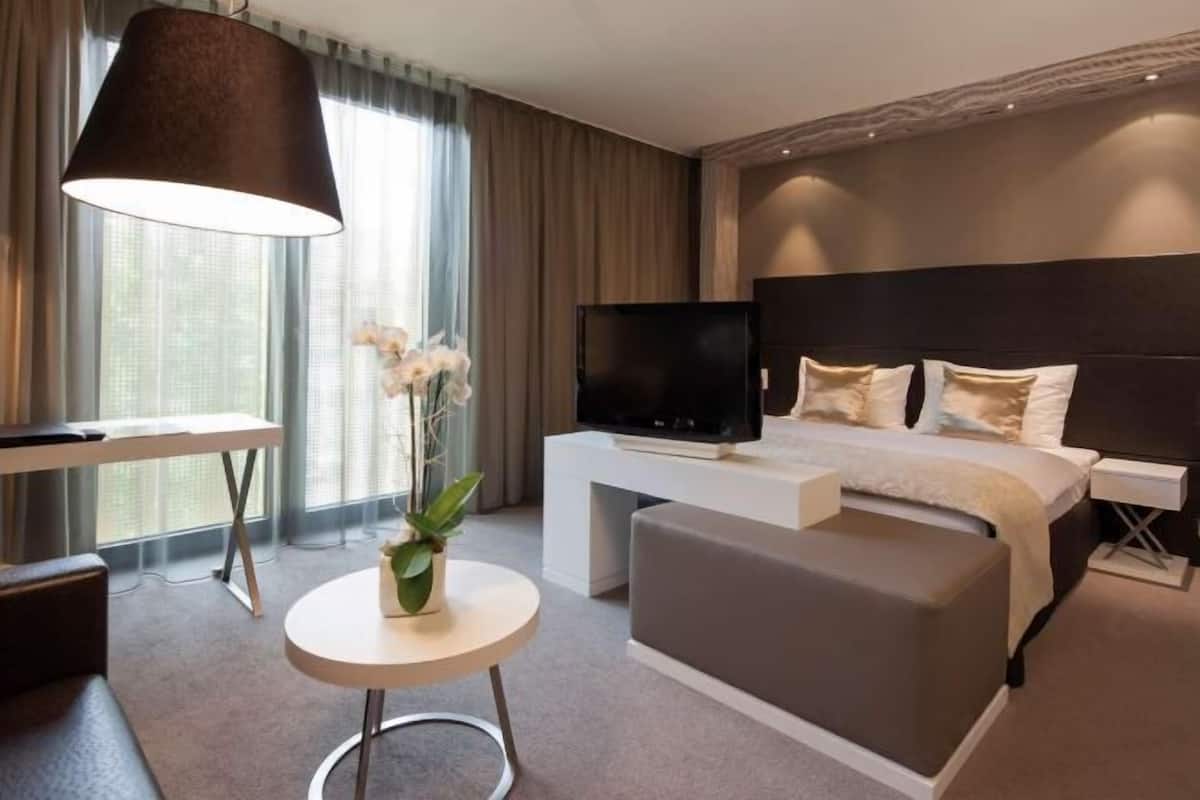 1 bedroom, minibar, in-room safe, desk