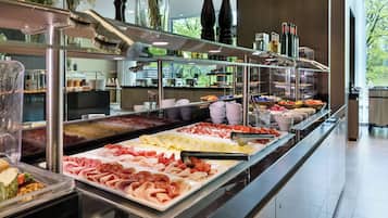 Tägliches Frühstücksbuffet gegen Gebühr