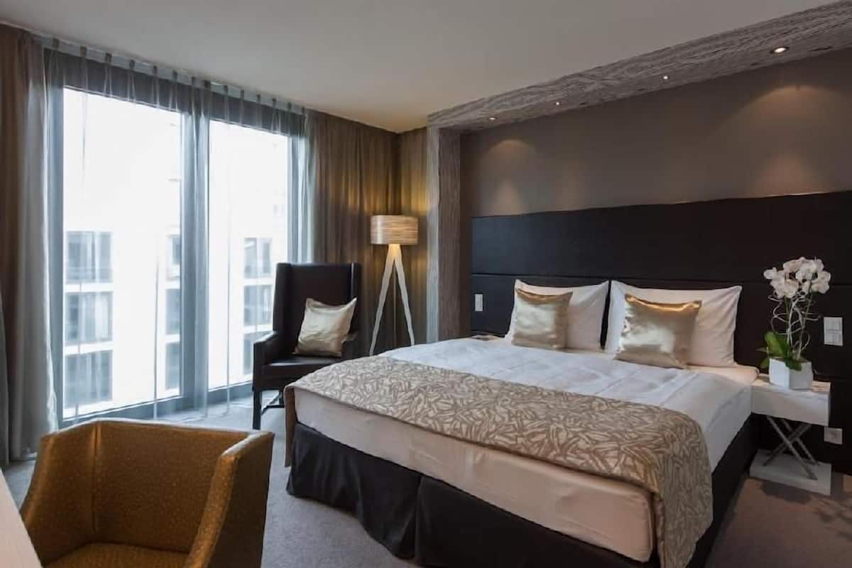 Minibar, coffre-fort pour ordinateur portable, bureau