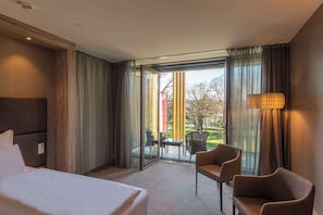 Camera Deluxe, 1 letto king, balcone | 1 camera, minibar, cassaforte in camera, una scrivania