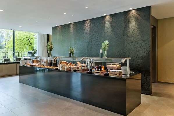 Dagelijks ontbijtbuffet (EUR 22 per persoon)