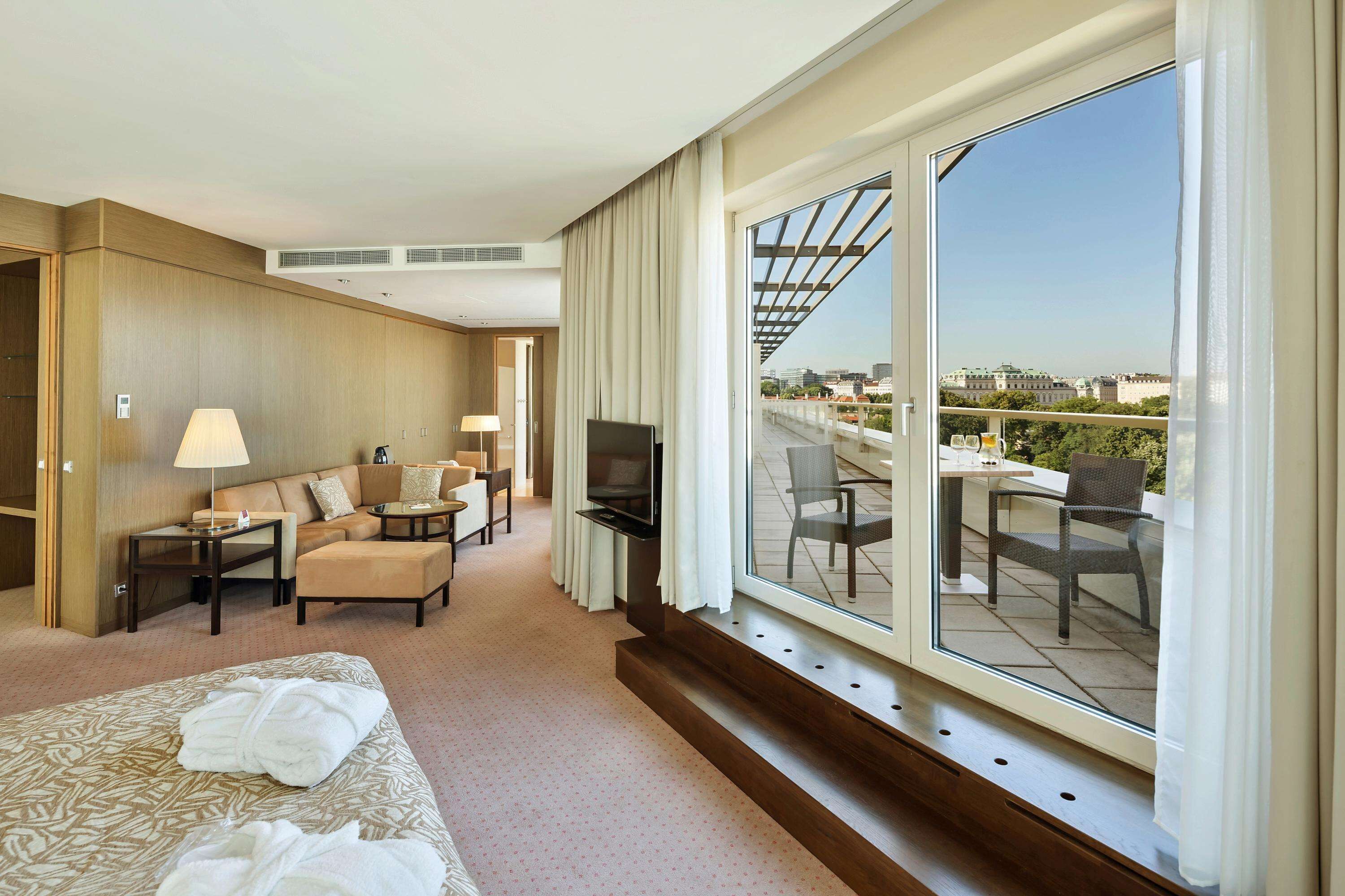 套房 | 客房内保险箱、办公桌、隔音、熨斗/熨板