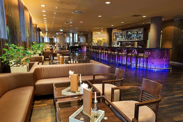 Serves lunch and dinner