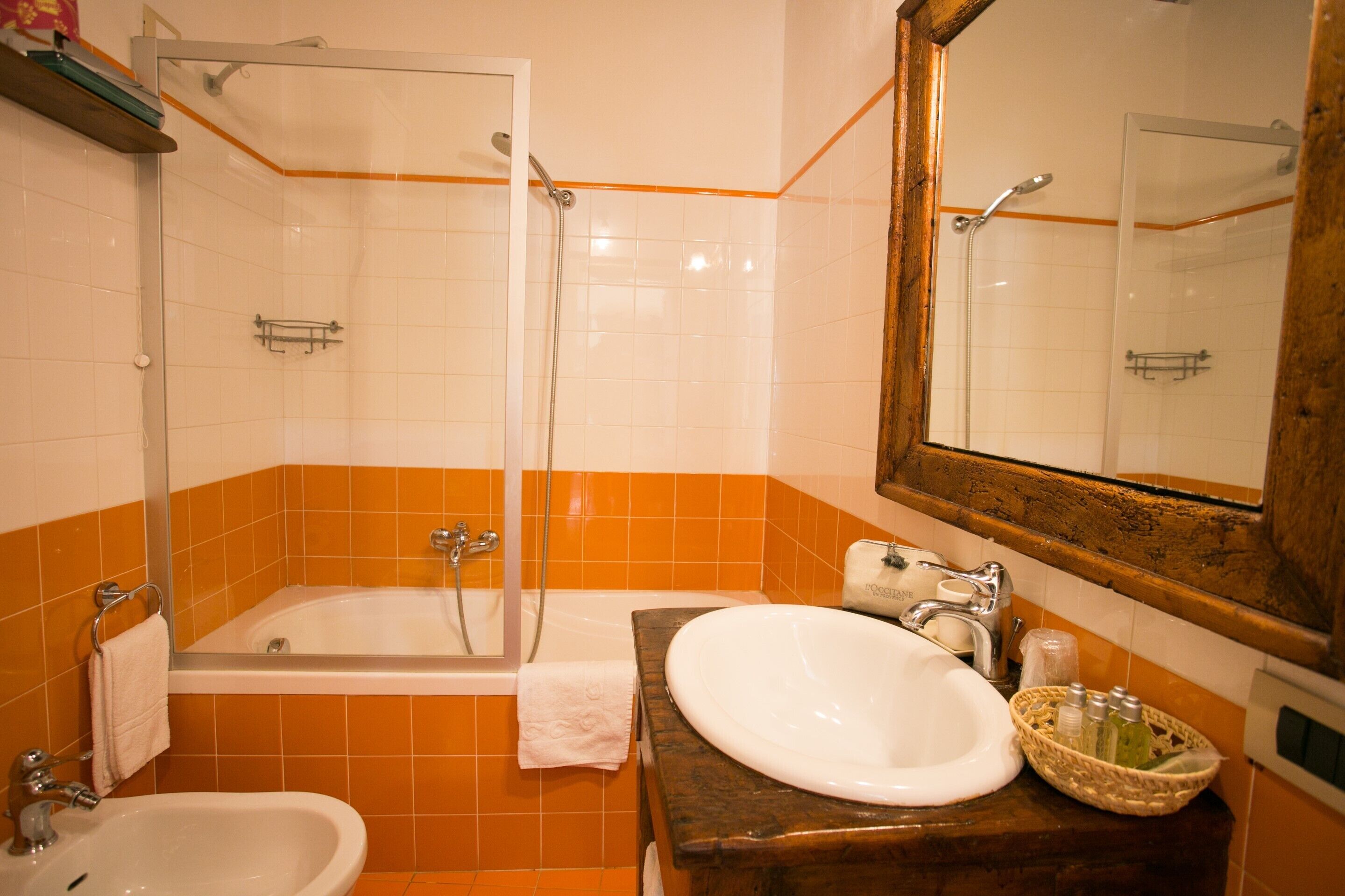 junior suite, terrace, sea view | bathroom | shower, designer toiletries, hair dryer, bidet