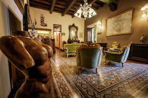Sala de estar en el lobby