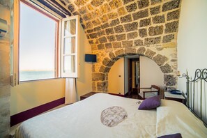 Panoramic Double Room, Sea View | Premium bedding, down comforters, memory foam beds, free minibar items - Charme Hotel Henry's House (Syracuse)