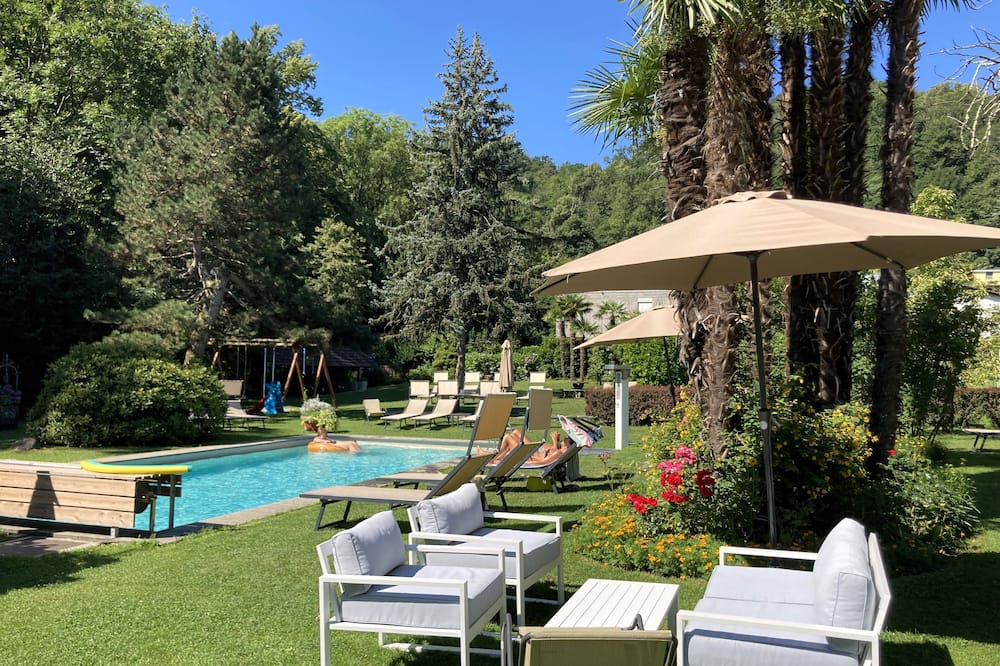 Villa Siesta, Park & Pool Living