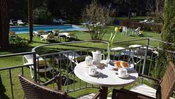 Chambre Double Confort, 1 chambre, balcon, vue jardin | Terrasse/Patio