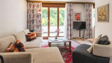 Familien-Penthouse, 4 Schlafzimmer, Terrasse, Gartenblick | Badezimmer | Dusche, kostenlose Toilettenartikel, Haartrockner, Handtücher
