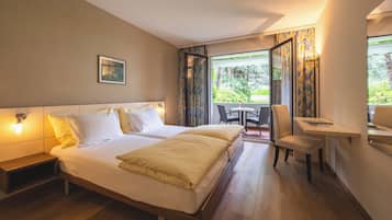 Premium bedding, in-room safe, desk, blackout curtains