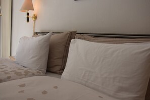 Comfort Double Room, 1 Bedroom, Balcony, Garden View | Premium bedding, in-room safe, desk, blackout drapes - Villa Siesta, Park & Pool Living (Losone)