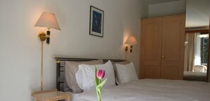 Comfort Double Room, 1 Bedroom, Balcony, Garden View | Premium bedding, in-room safe, desk, blackout curtains - Villa Siesta, Park & Pool Living (Losone)