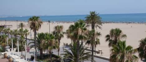 Vue sur la plage ou lâocĂ©an