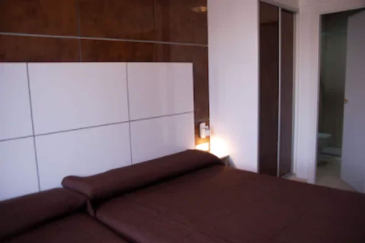 Masa, ütü/ütü masası, ücretsiz kablosuz İnternet, çarşaf takımı