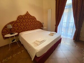 Desk, iron/ironing board, free WiFi, bed sheets - Hotel Il Papavero (Rome)