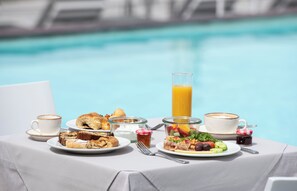 Free daily buffet breakfast
