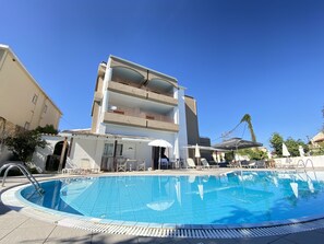 Front of property - Louvre Hotel (Corfu)