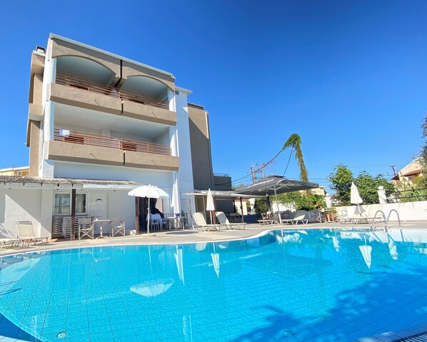 Front of property - Louvre Hotel (Corfu)