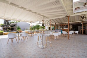 Exterior - Louvre Hotel (Corfu)