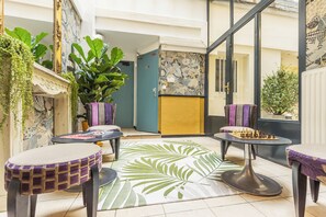 Reception - Young & Happy Latin Quarter by Hiphophostels (Paris)