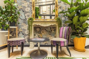 Reception - Young & Happy Latin Quarter by Hiphophostels (Paris)