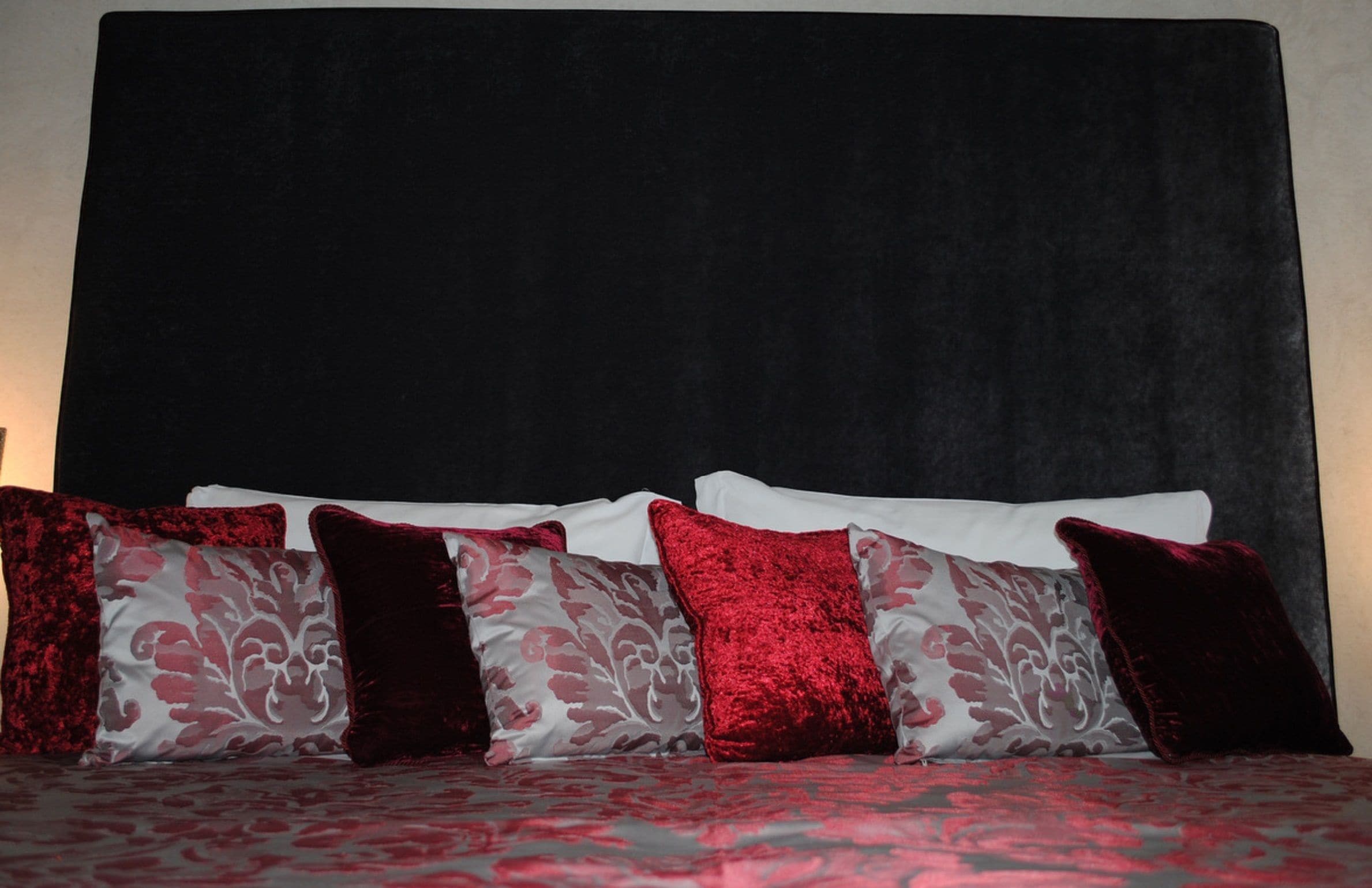 economy double room | down duvets, minibar, in-room safe, desk