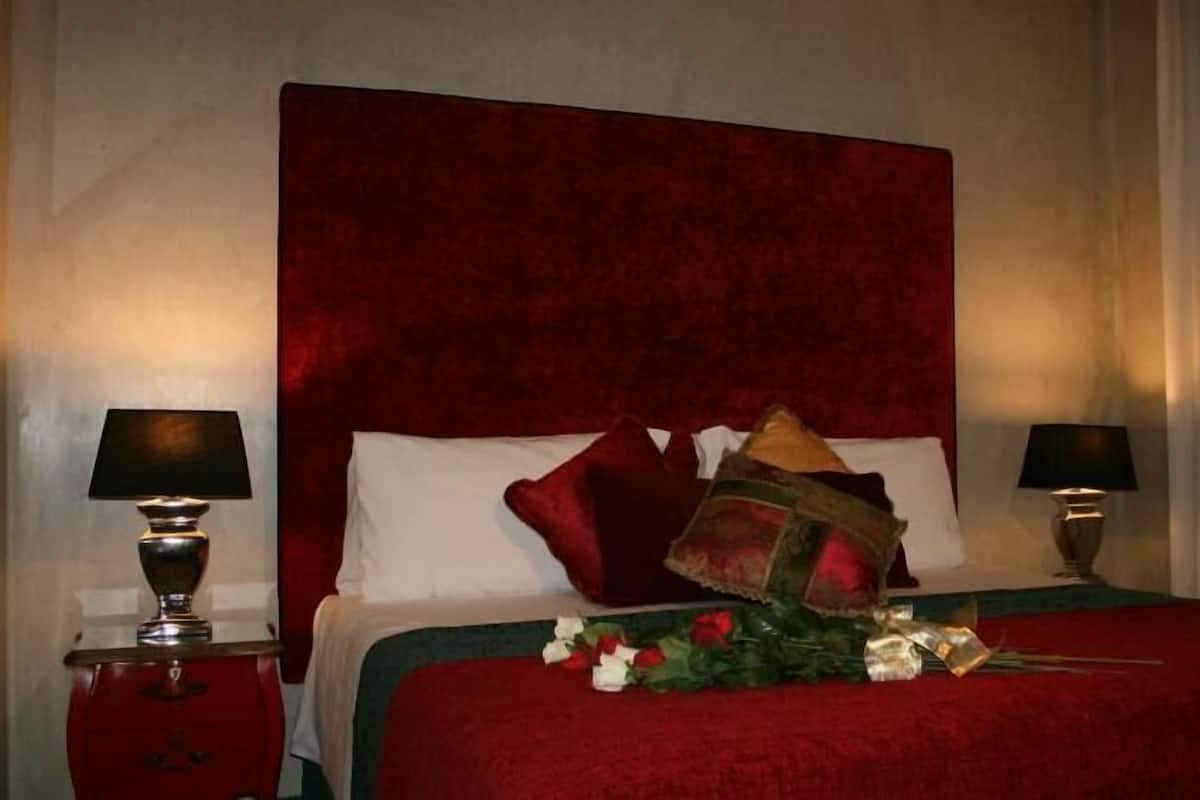 Down duvets, minibar, in-room safe, desk