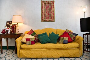 Suite | Living area | Flat-screen TV - Palazzo del Giglio (Venice)