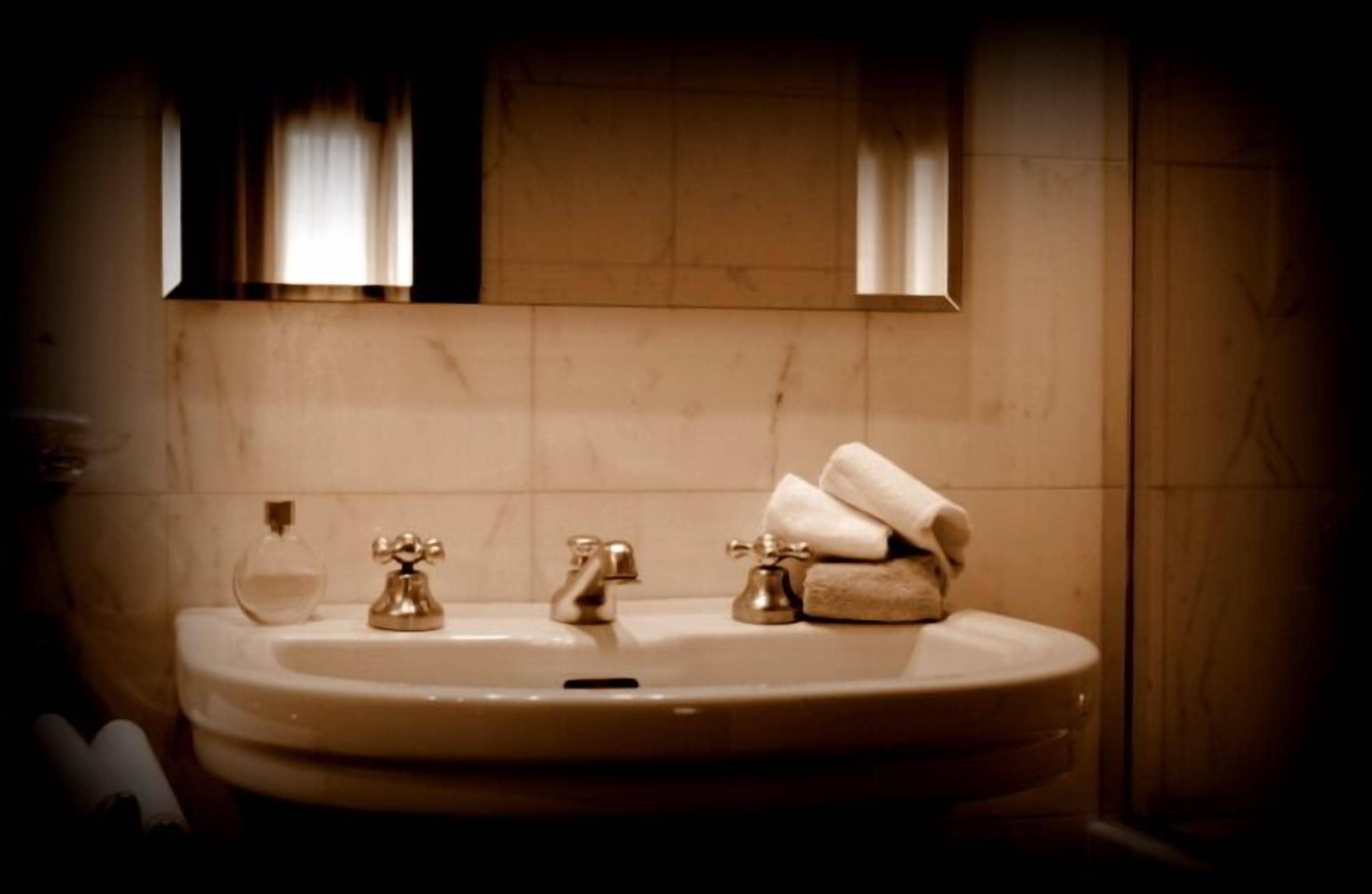 junior suite | bathroom | free toiletries, hair dryer, slippers, bidet