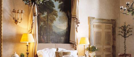 Napoleone Suite | Minibar, pengeskab på værelset, individuelt design