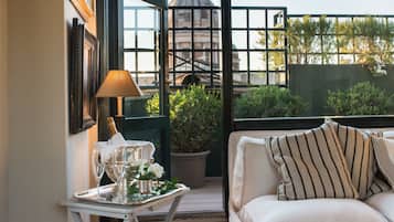 Roof Garden Suite | Sala de estar | Televisión de pantalla plana y reproductor de DVD