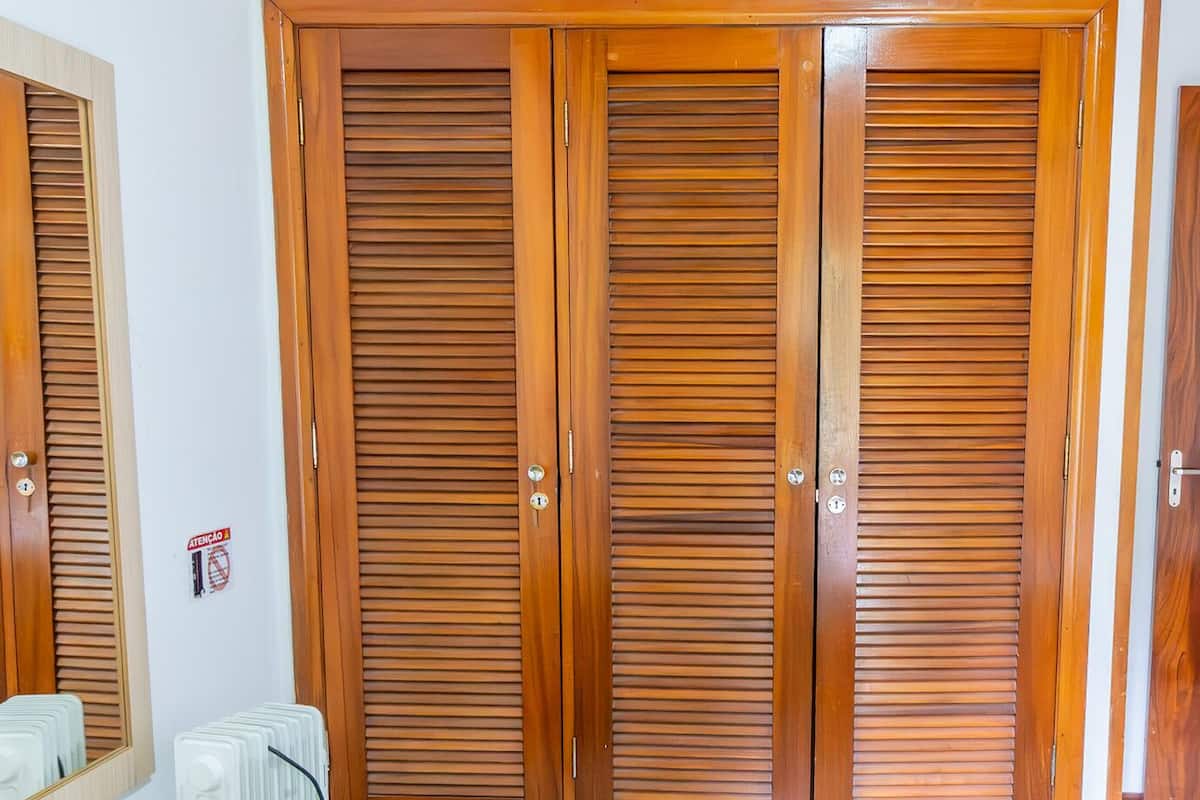 Minibar, blackout drapes, free cribs/infant beds, bed sheets