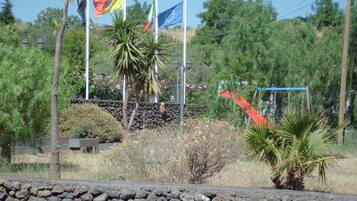 Children’s play area – outdoor