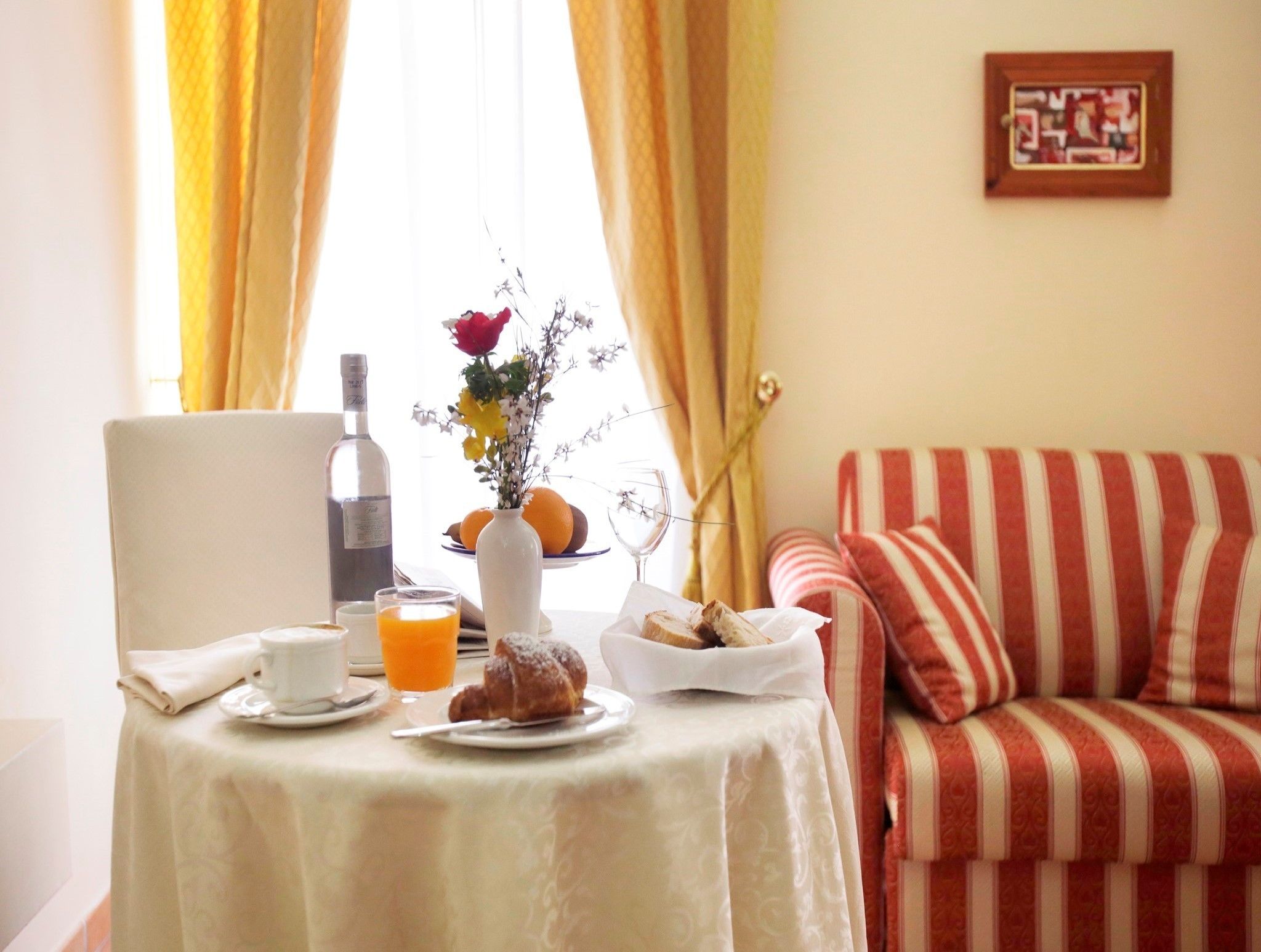 classic double or twin room | in-room dining