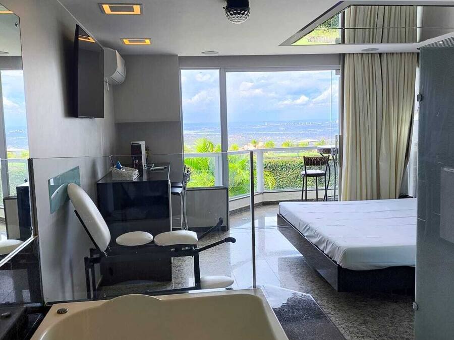 Quarto luxo | Frigobar, roupa de cama