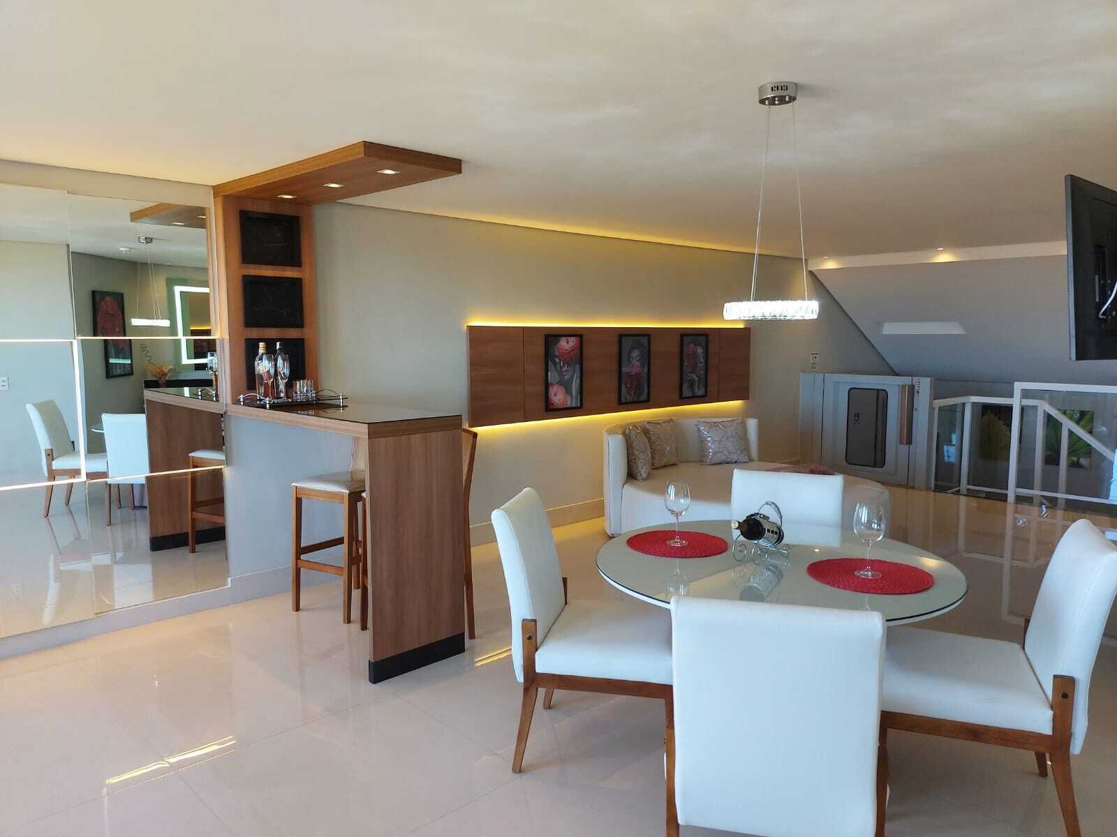 Quarto presidencial | Frigobar, roupa de cama