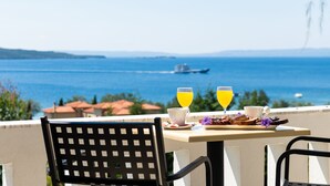 Junior Suite, Sea View | Safe på rommet, lydisolert, strykejern/-brett og barnesenger (inkludert)