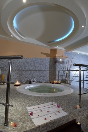 Turkiskt bad/hamam, kroppsbehandlingar och kroppsinpackningar