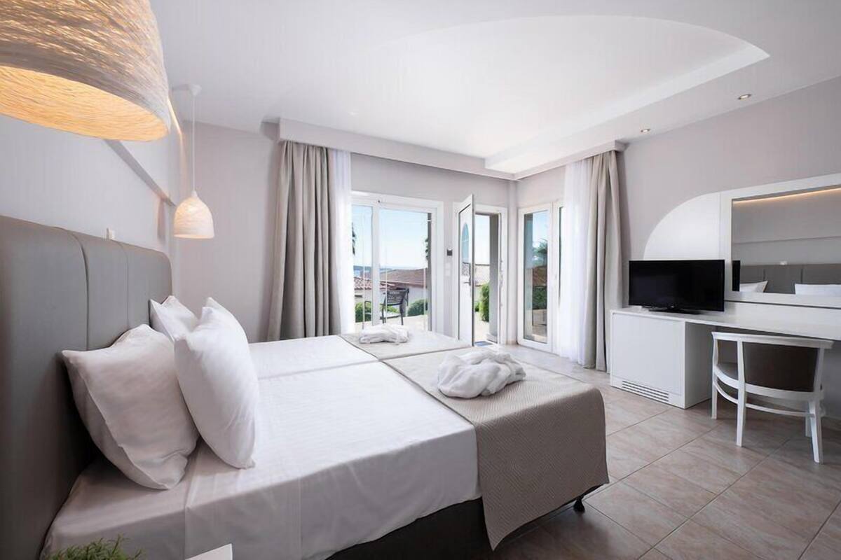 Family Room, Garden View | In-room safe, soundproofing, iron/ironing board (on request)