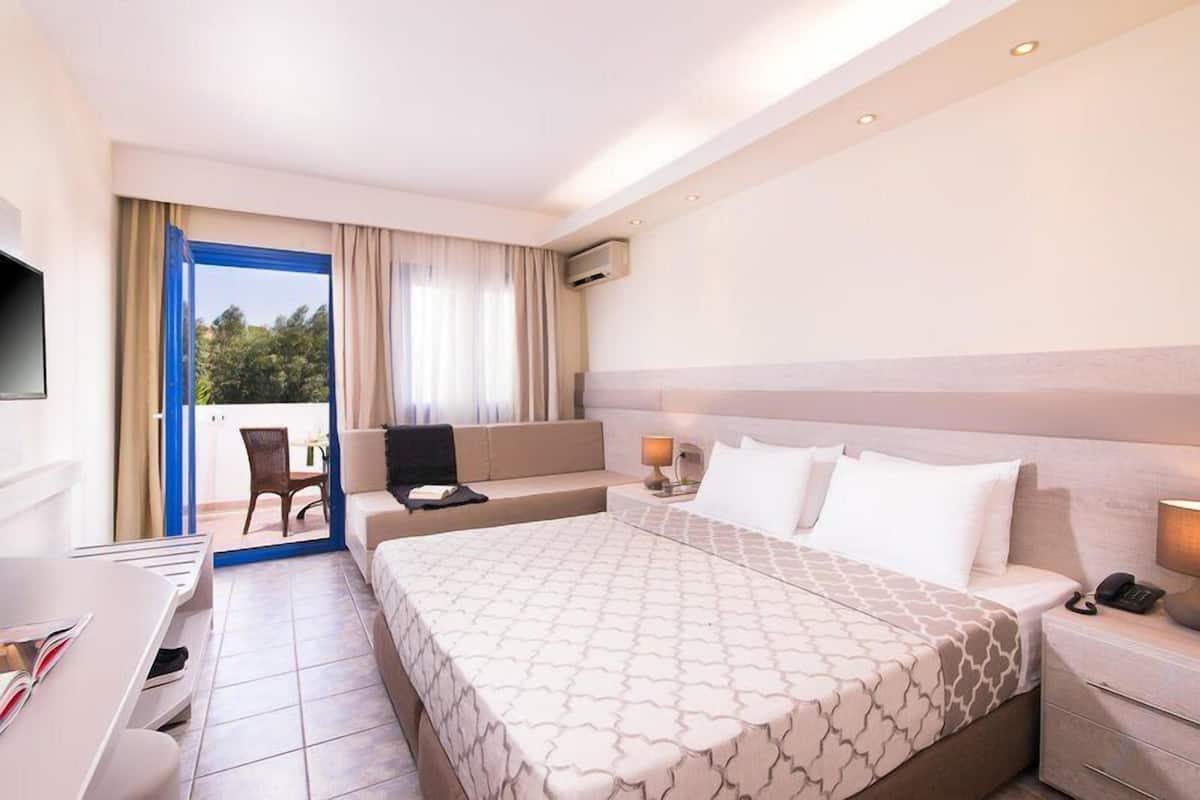 Superior Double or Twin Room, Garden View | In-room safe, soundproofing, iron/ironing board (on request)