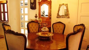 Coin salon dans le hall
