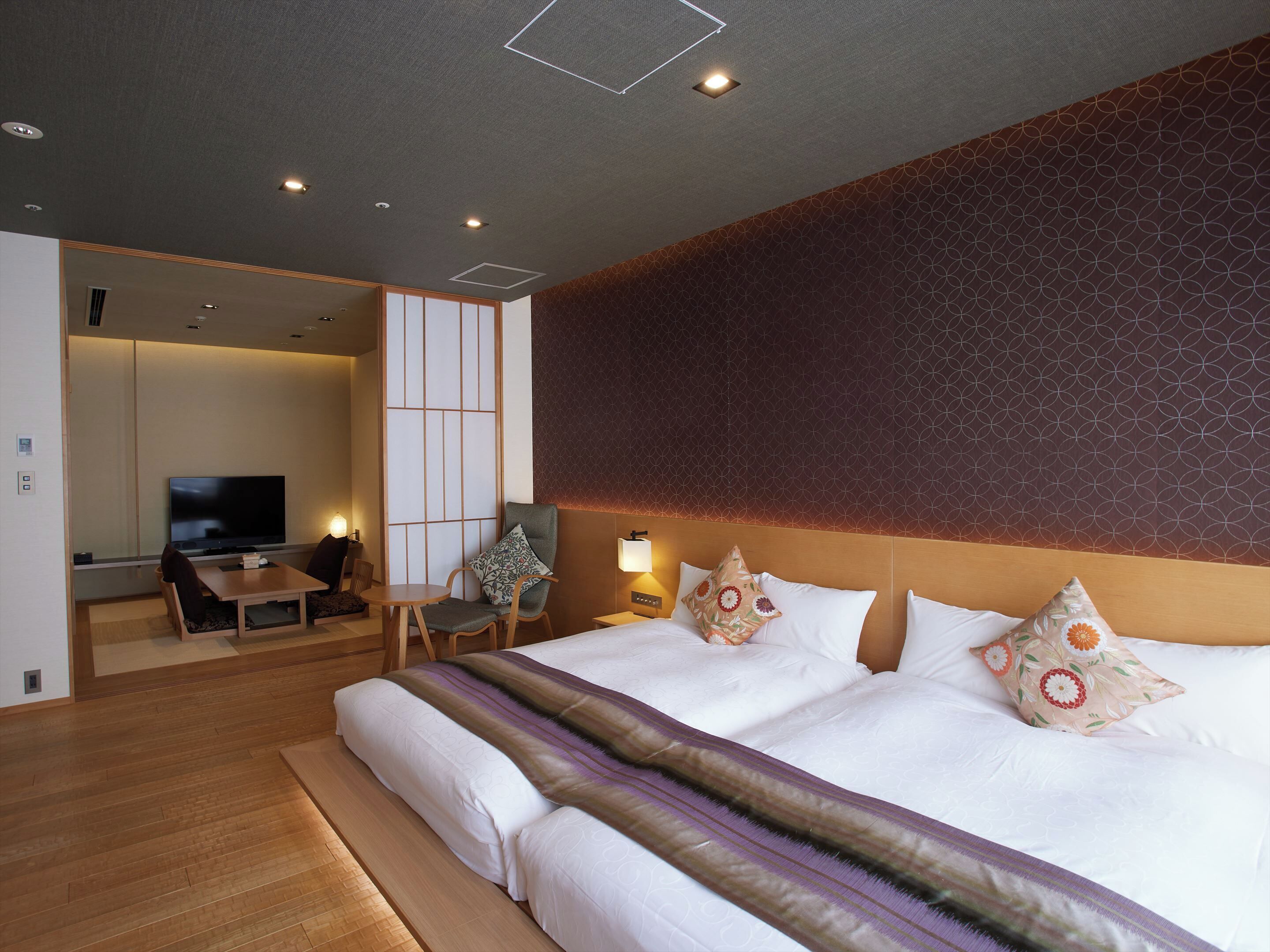 Premium bedding, in-room safe, desk, blackout curtains