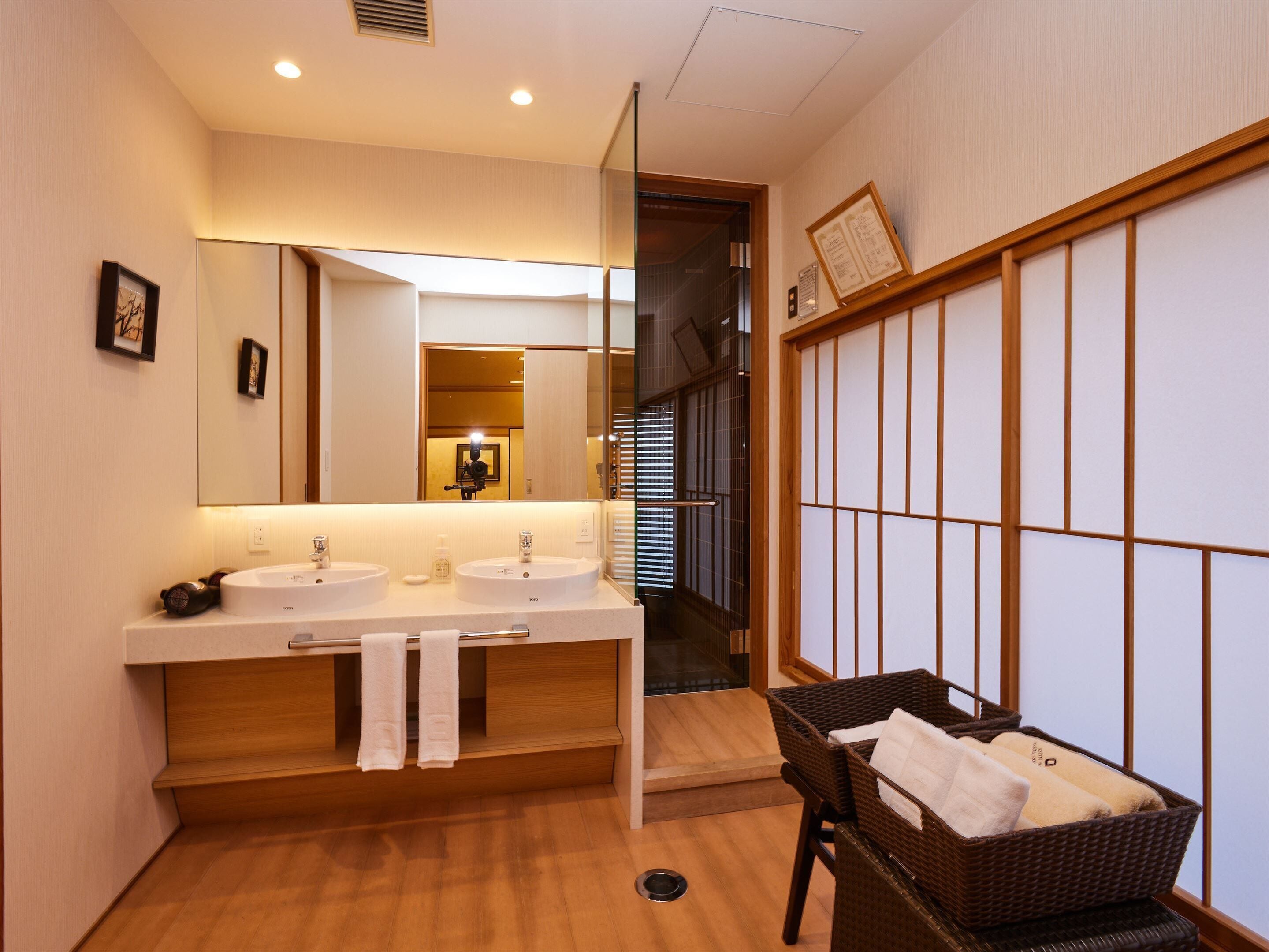japanese style room with hot spring, non smoking | 1 bedroom, premium bedding, in-room safe, desk