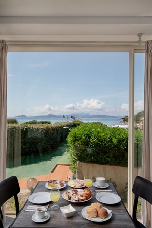 Breakfast area - Hotel Castello (Golfo Aranci)