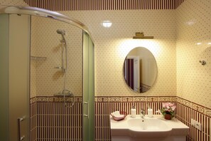 Regadera, regadera tipo lluvia, amenidades de baño gratuitas 