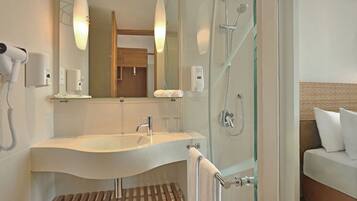 Shower, rainfall showerhead, free toiletries, hair dryer