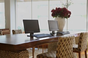 Trung tâm hành chính, văn phòng