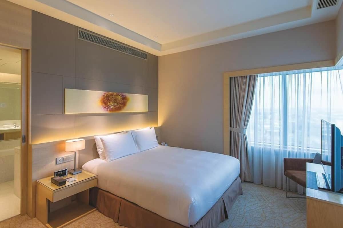 Minibar, in-room safe, desk, laptop workspace