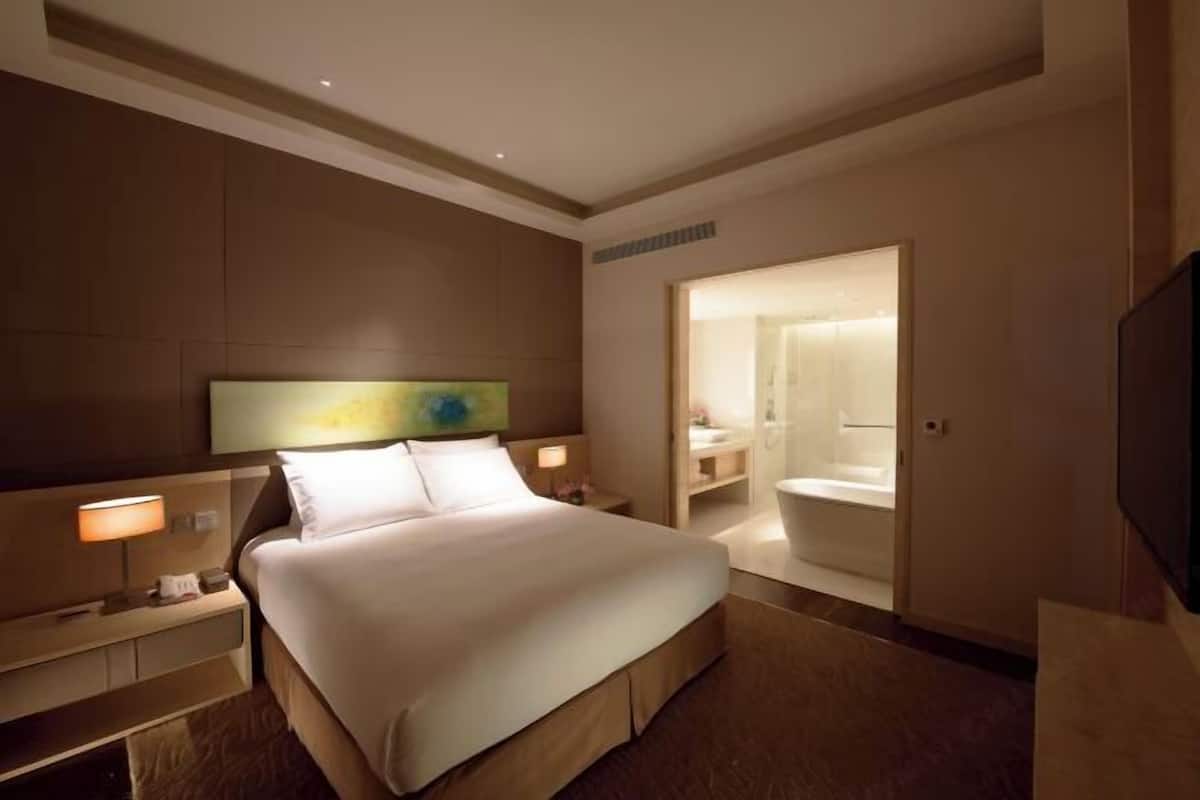1 bedroom, minibar, in-room safe, desk